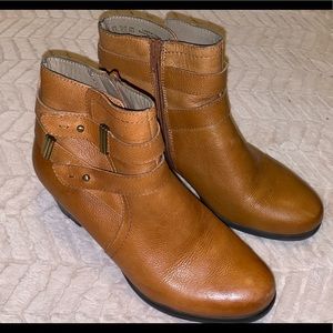 Super Comfy Naturalizer Ankle Bootie 7.5W